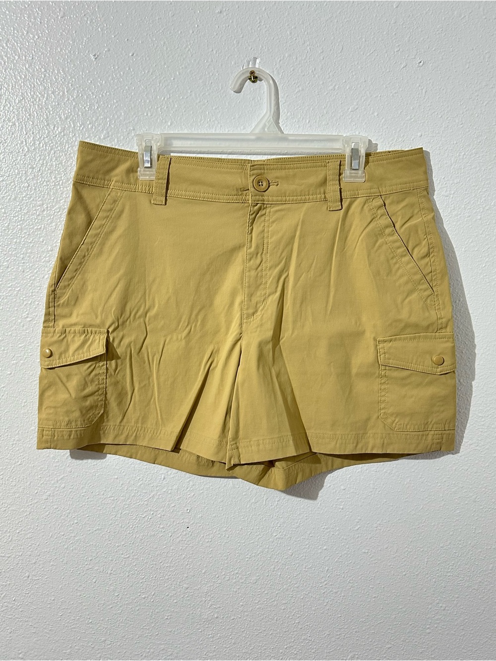 Eddie Bauer Womens Sz 14 Beige Cargo Shorts 94% Nylon 5” Inseam